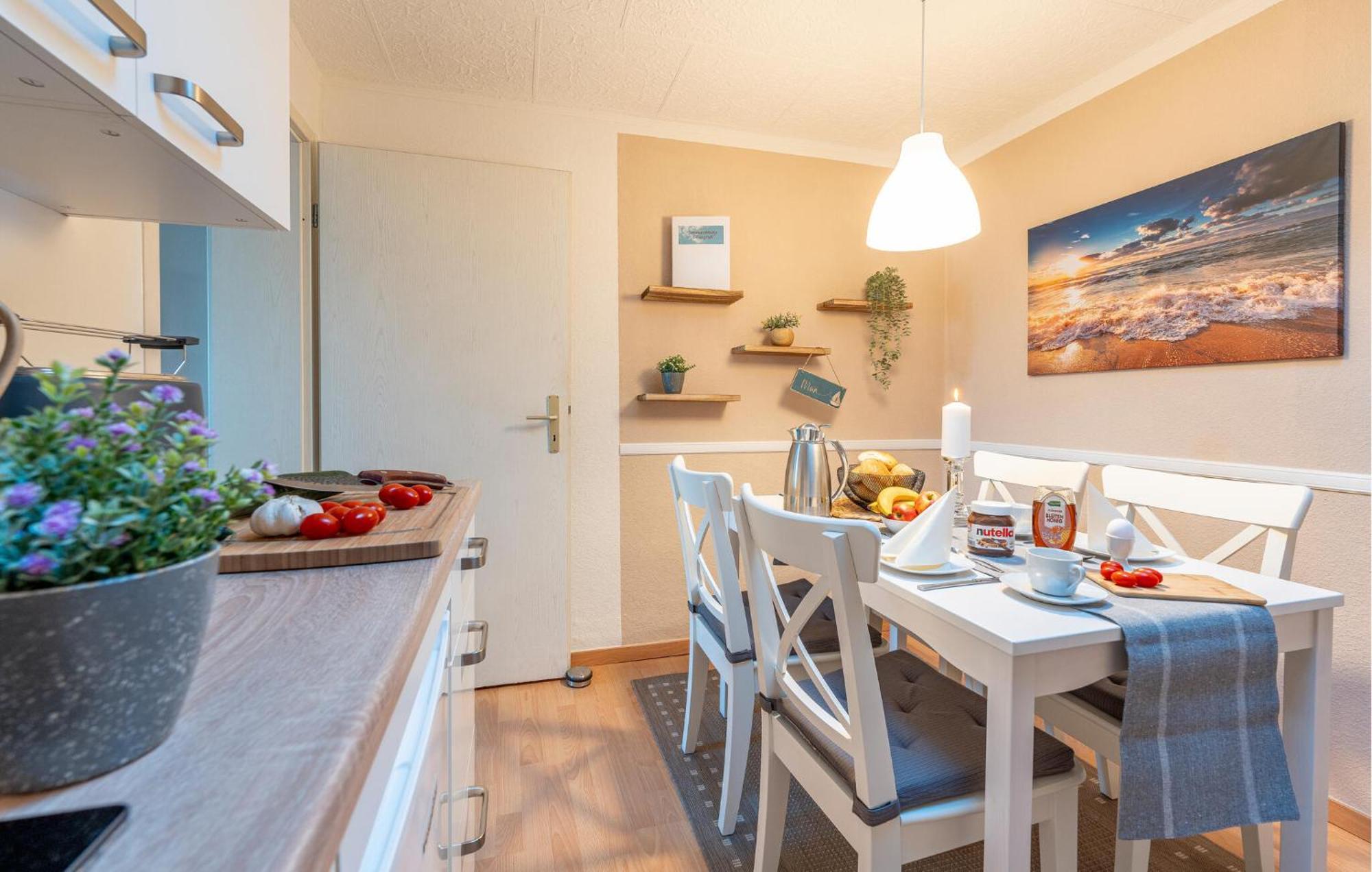 Awesome Apartment In Rostock With Kitchen Buitenkant foto